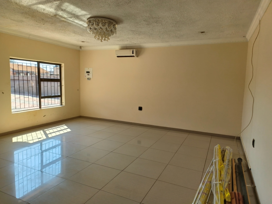 To Let 2 Bedroom Property for Rent in Promosa North West